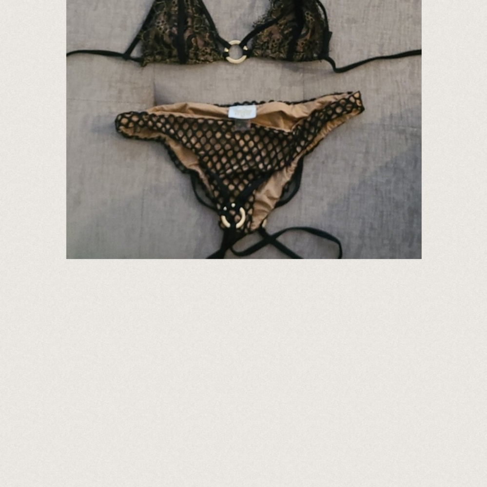 Beach bunny gunpowder top and bottoms in second pi
